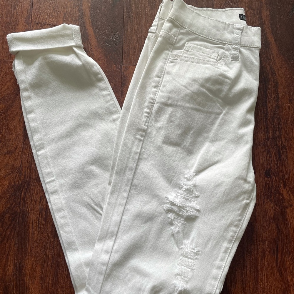 All white 🤍 distressed Fashion Nova Jeans